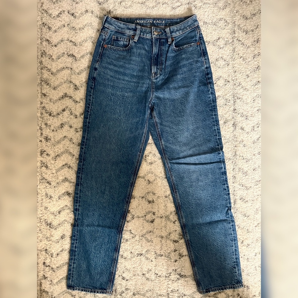 American Eagle Mom jeans high rise size 4 long in EUC